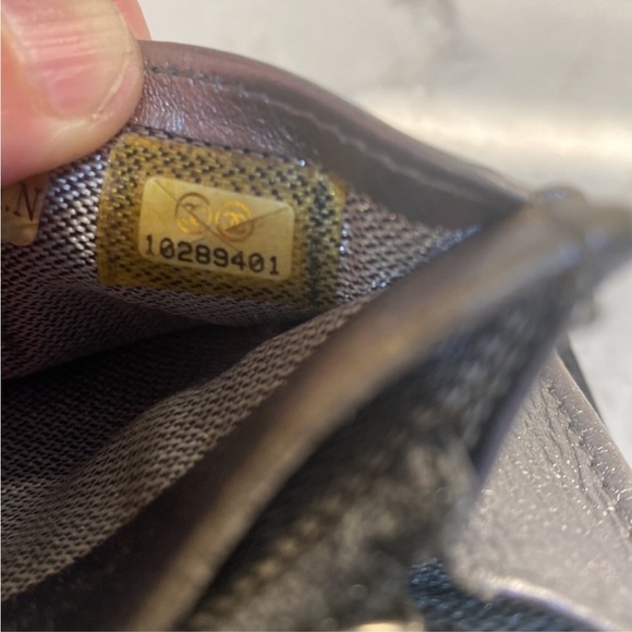 CHANEL Wallet AND Box - Picture 8 of 13